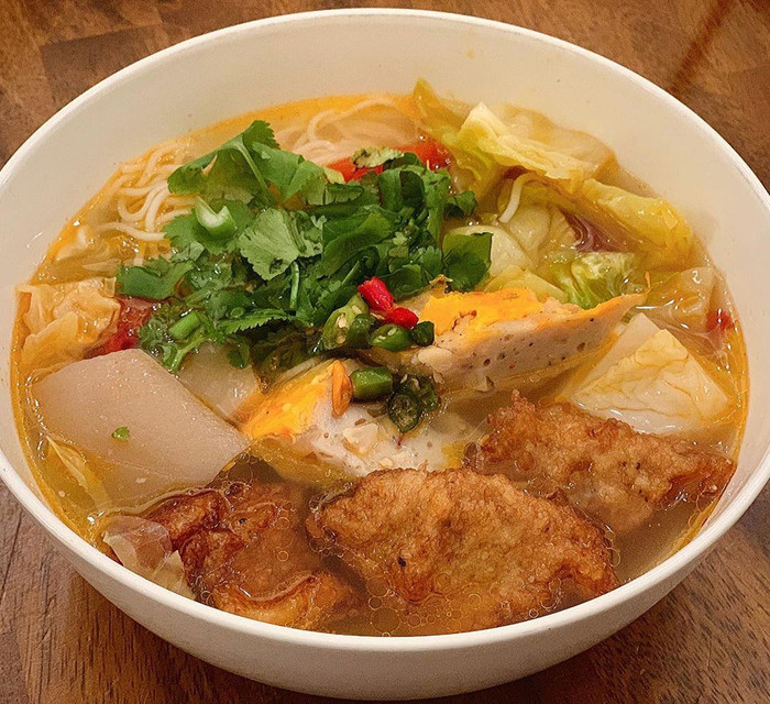 Quốc Trường về quê cùng Tiểu Vy, nhất định phải thưởng thức bộ ba đặc sản làm nên tên tuổi Đà Nẵng Ảnh 4