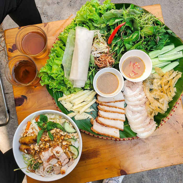 Quốc Trường về quê cùng Tiểu Vy, nhất định phải thưởng thức bộ ba đặc sản làm nên tên tuổi Đà Nẵng Ảnh 3