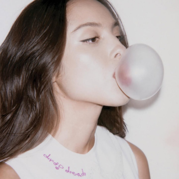 Olivia Rodrigo gây bất ngờ với album mới: Khi tình yêu thay thế những cơn giận dữ quen thuộc Ảnh 6