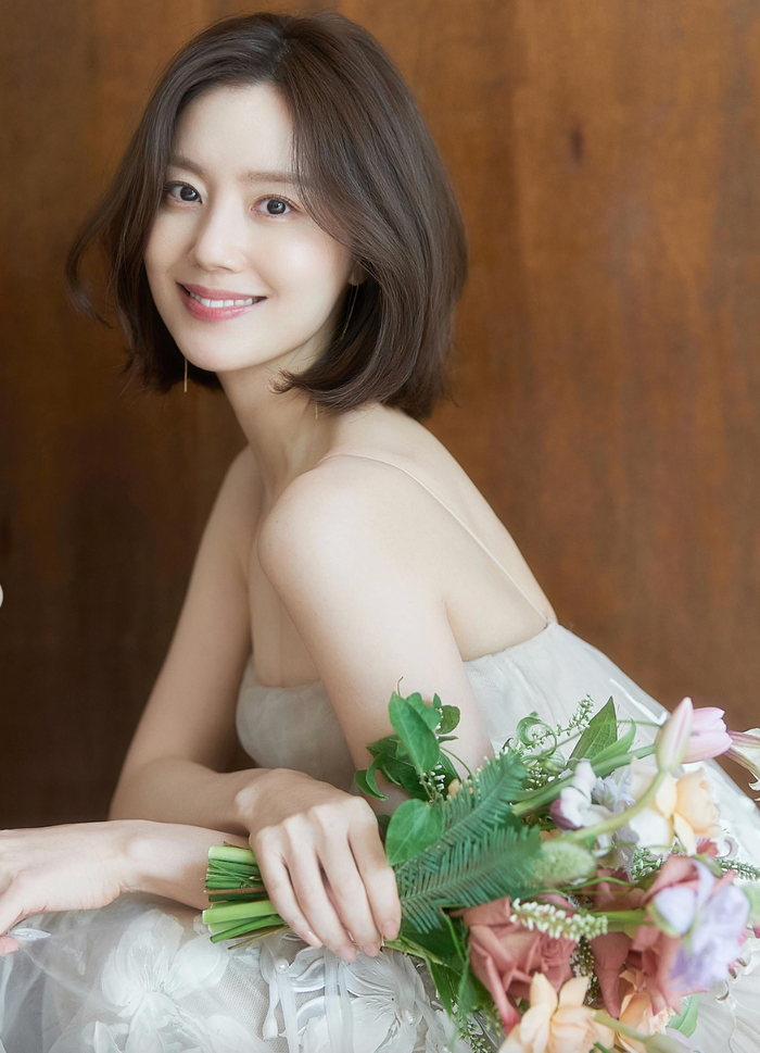 Moon Chae Won ghi điểm nhờ vẻ đẹp nhẹ nhàng, tinh tế.