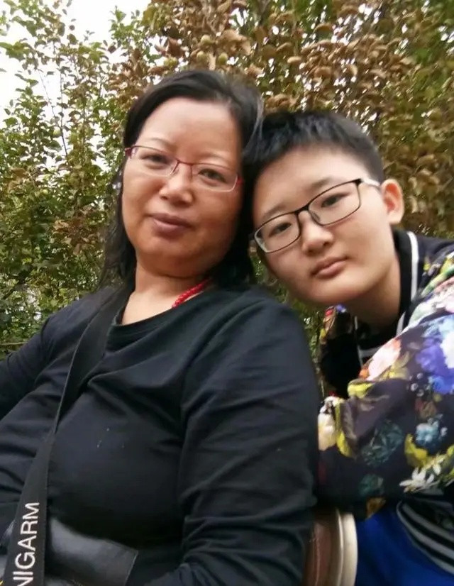 Con gái 12 tuổi bị ung thư xương, người mẹ quyết định ly hôn chồng không chút do dự Ảnh 4