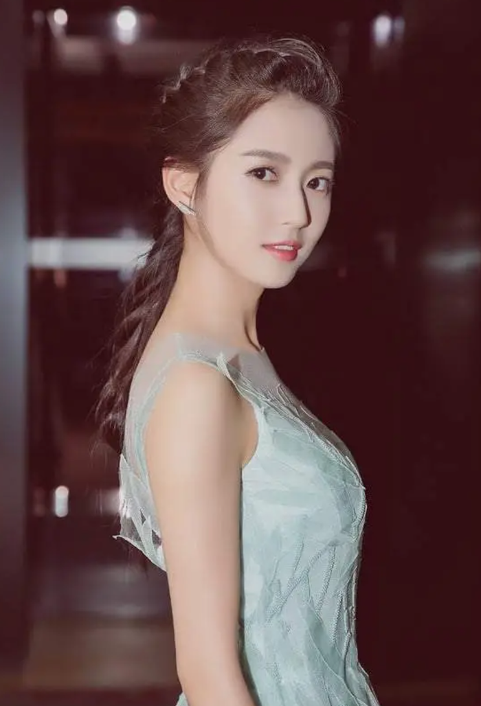 Trần Ngọc Kỳ sở hữu vẻ đẹp cá tính cùng khí chất cổ trang nổi bật trong dàn tiểu hoa 9X. Ảnh: NSX