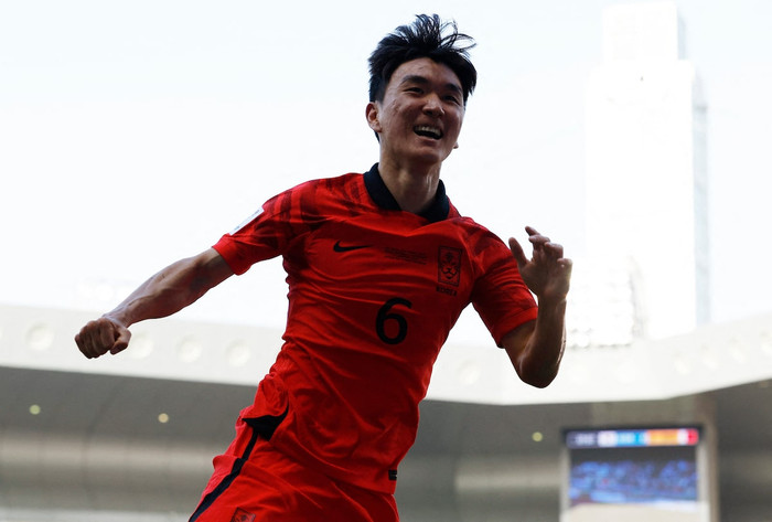 Hwang In-beom ghi dấu giày trong cả hai bàn thắng, giúp Hàn Quốc đánh bại CH Czech 2-1 ở World Cup 2026. Ảnh: Reuters