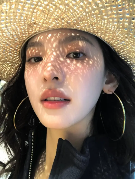 Cận cảnh nhan sắc vô cùng xinh đẹp của Chương Nhược Nam trong bộ ảnh mới. Ảnh: Sohu