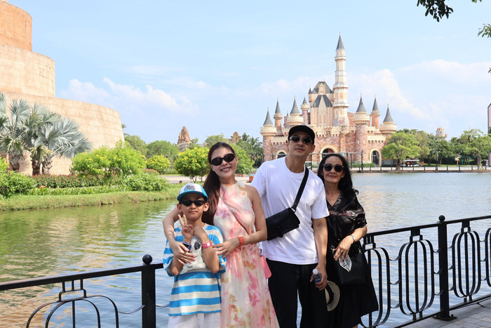 Thúy Diễm từng được Lương Thế Thành đưa đi du lịch trong thời gian mang thai lần hai. Ảnh: FBNV