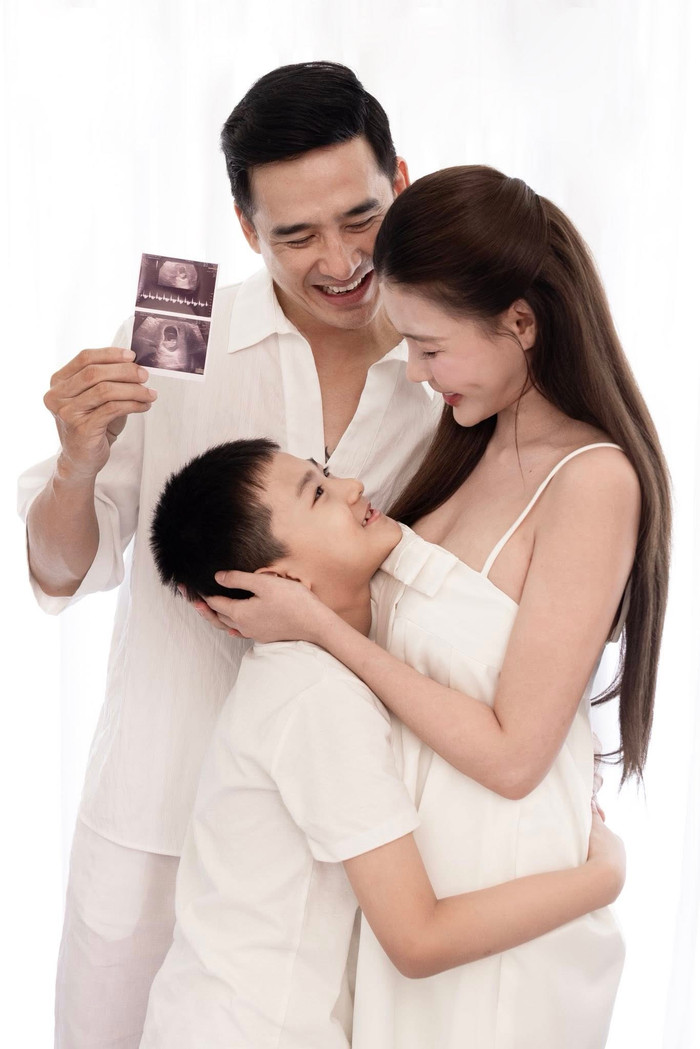 &nbsp;Lương Thế Thành và Thúy Diễm đang có cuộc sống hôn nhân êm ấm, ngọt ngào. Ảnh: FBNV