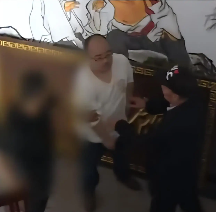 Con trai phát hiện cha ruột ngoại tình, 'tiểu tam' sống chung nhà suốt nhiều năm không ai biết Ảnh 6