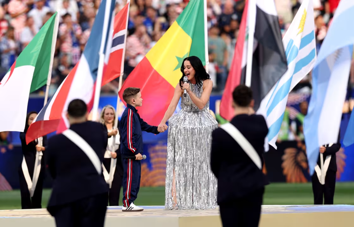 Lisa, Katy Perry bùng nổ trên sân khấu khai mạc World Cup 2026 tại Mỹ Ảnh 4