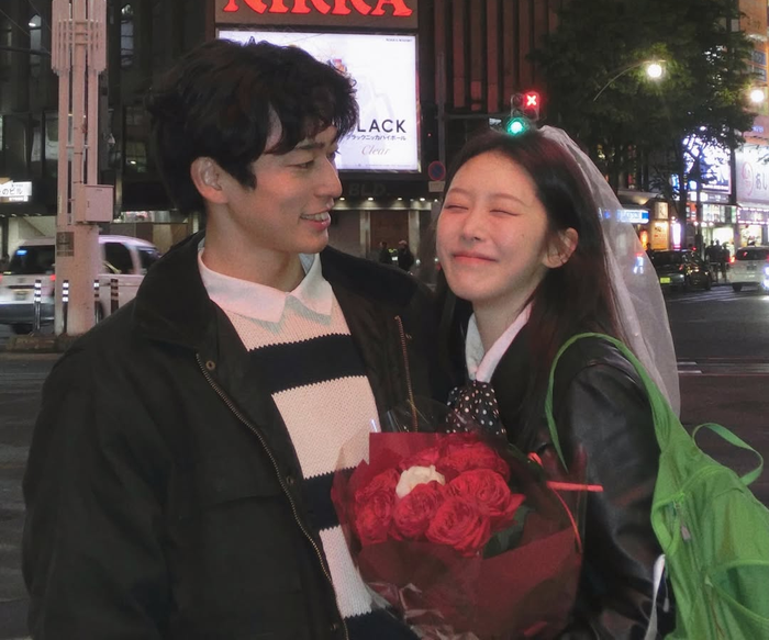 Nữ ca sĩ Hong Euijin thông báo nhận lời cầu hôn từ bạn trai người Nhật.