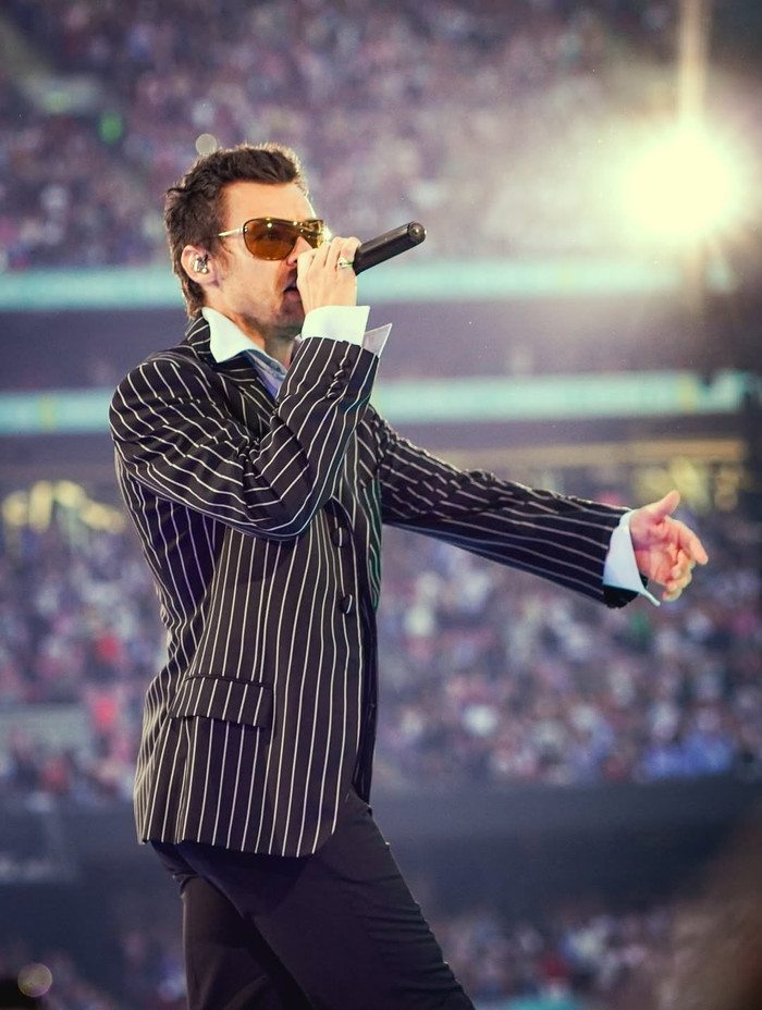 Gallery - Harry Styles lập kỷ lục giữa tranh cãi giá vé - Saostar.vn - image 2