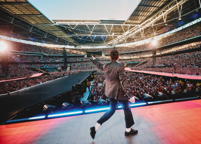 Gallery - Harry Styles lập kỷ lục giữa tranh cãi giá vé - Saostar.vn - image 3