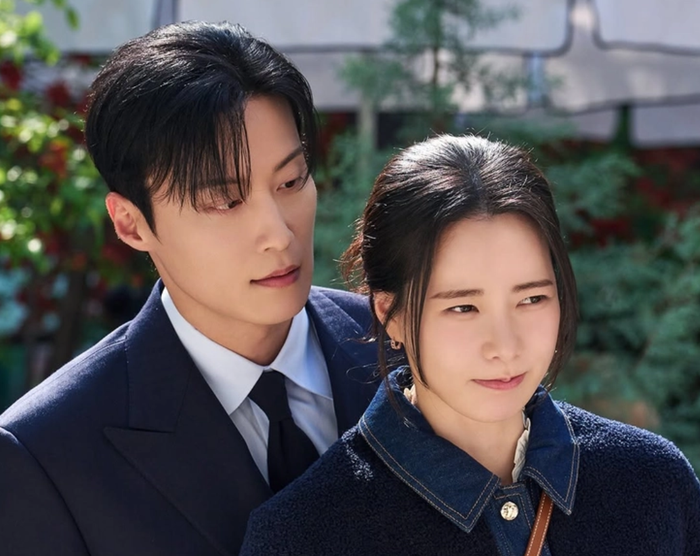 Sở hữu cốt truyện hài lãng mạn pha yếu tố kỳ ảo, Kẻ Thù Hoàng Gia Của Tôi đang trở thành một trong những bộ phim Hàn được quan tâm nhất hiện nay.