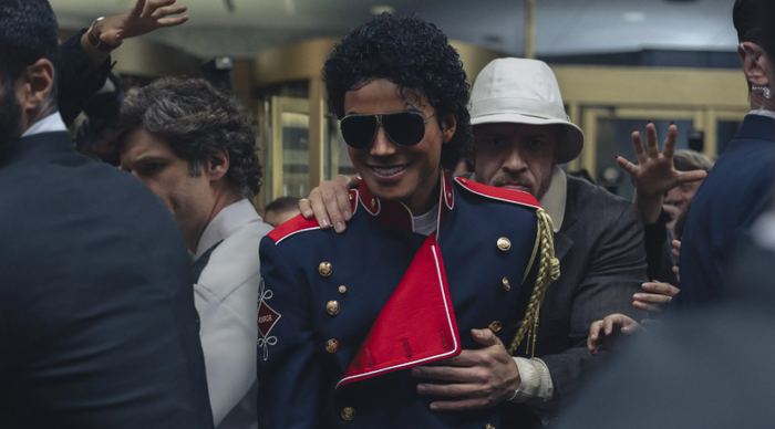 Hơn một thập kỷ sau khi qua đời, Michael Jackson vẫn chứng minh sức ảnh hưởng đủ lớn để chinh phục khán giả toàn cầu qua điện ảnh và âm nhạc.