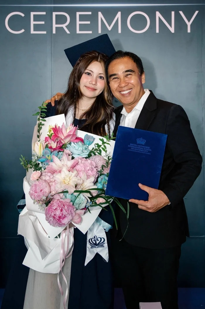 MC Quyền Linh xúc động trong ngày Hạt Dẻ tốt nghiệp.