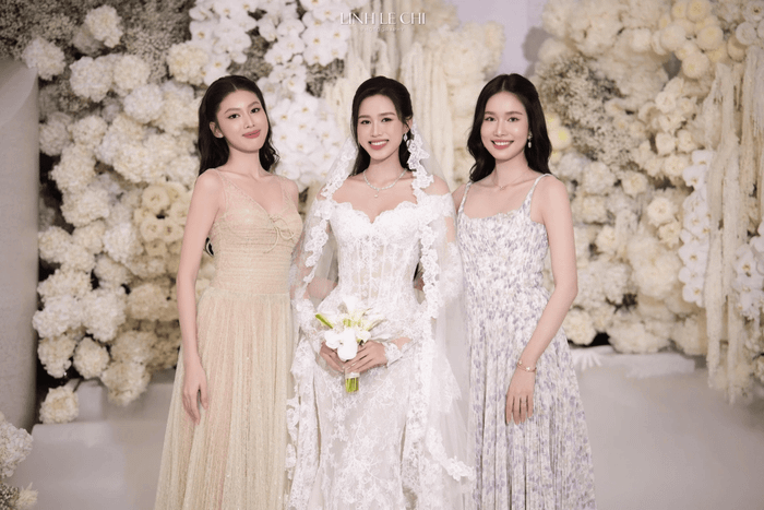 Phương Anh và Ngọc Thảo từng dự đám cưới của Đỗ Thị Hà. Ảnh: Linh Le Chi
