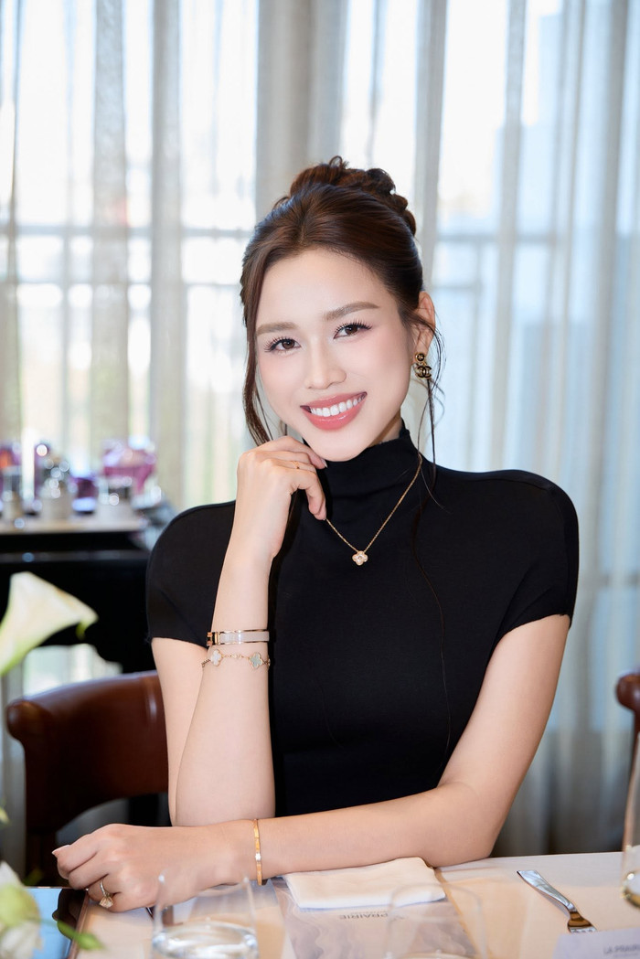 Đỗ Thị Hà đang có cuộc sống êm ấm, bình yên bên chồng doanh nhân. Ảnh: FBNV