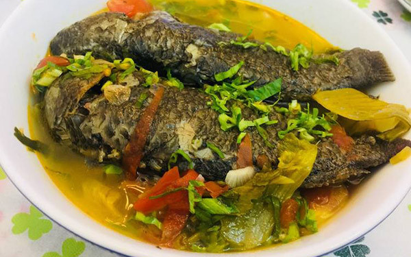 Món canh chua cá rô.