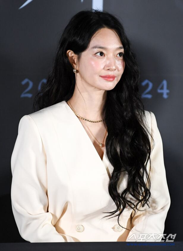 Shin Min Ah tái xuất với vẻ ngoài rạng rỡ tại sự kiện mới đây. (Ảnh Chosun)