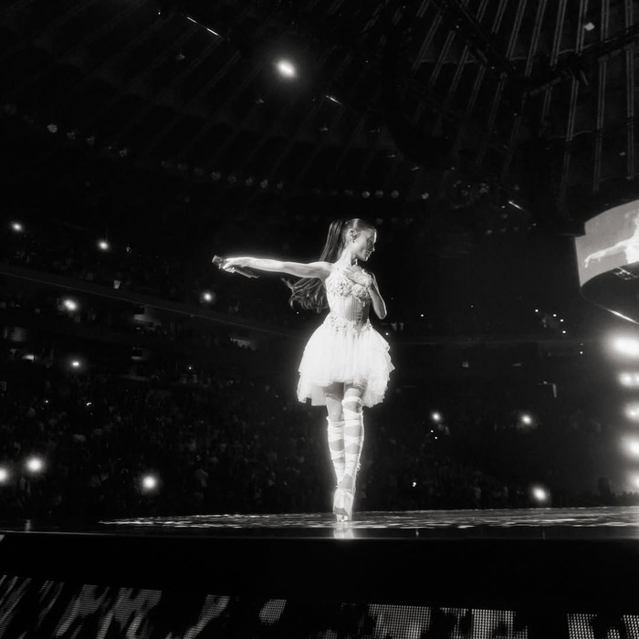Ariana Grande bật khóc Ảnh 5