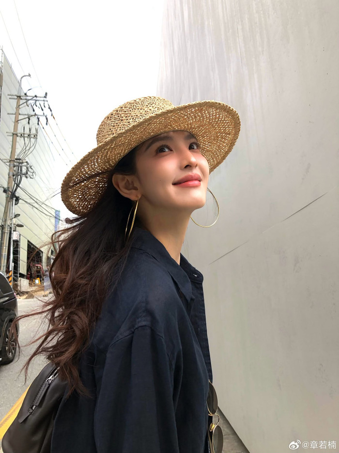 Chương Nhược Nam luôn thể hiện sự chuyên nghiệp, chỉn chu mỗi khi xuất hiện trước khán giả. Ảnh: Weibo