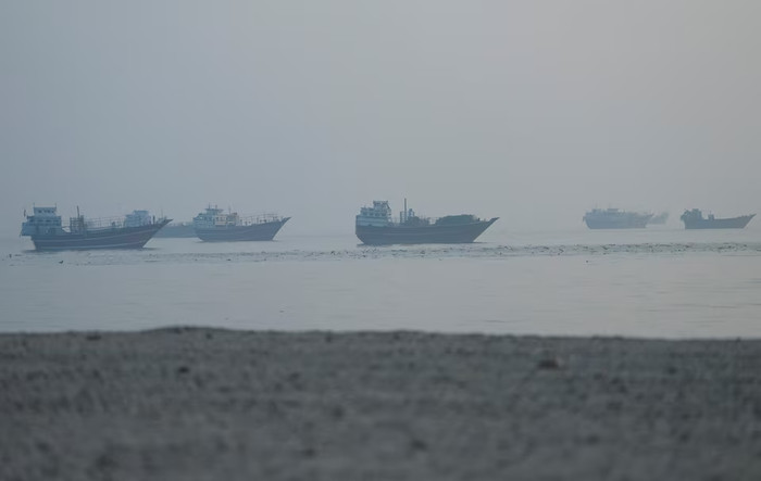 Các tàu thuyền ở eo biển Hormuz, nhìn từ Musandam, Oman, ngày 15 tháng 6 năm 2026. (Ảnh: REUTERS)