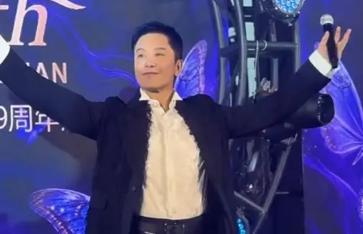 Nam ca sĩ nổi tiếng showbiz bị bắt vì dùng ma túy, giờ đi hát hội chợ kiếm sống Ảnh 1