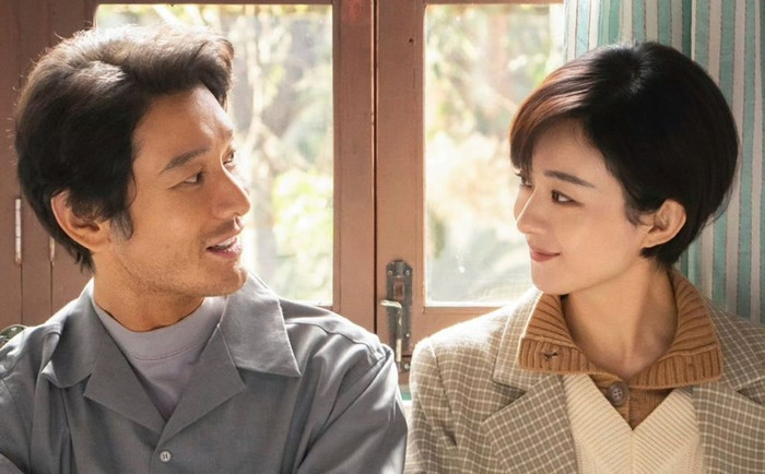 Chuyện Lớn Nơi Thị Trấn Nhỏ do Triệu Lệ Dĩnh, Huỳnh Hiểu Minh&nbsp;đóng chính. Ảnh: Weibo&nbsp;