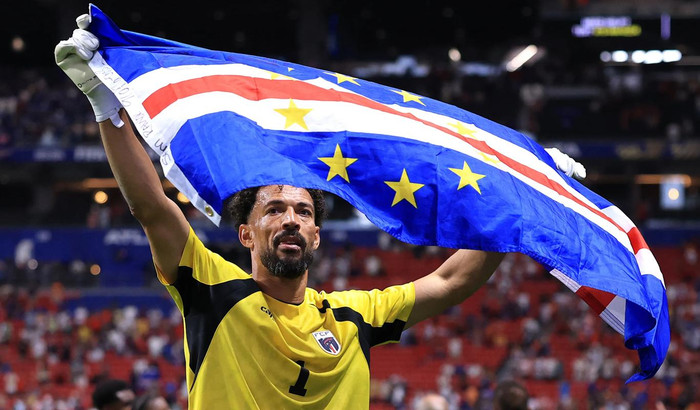 Người hùng Cabo Verde, Vozinha có câu chuyện kỳ lạ nối World Cup 1986 với World Cup 2026. Ảnh: FIFA