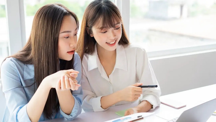 Trong thời đại AI phát triển mạnh mẽ, sinh viên Marketing được kỳ vọng không chỉ giỏi sáng tạo mà còn biết tận dụng công nghệ để nâng cao hiệu quả công việc. Ảnh minh hoạ