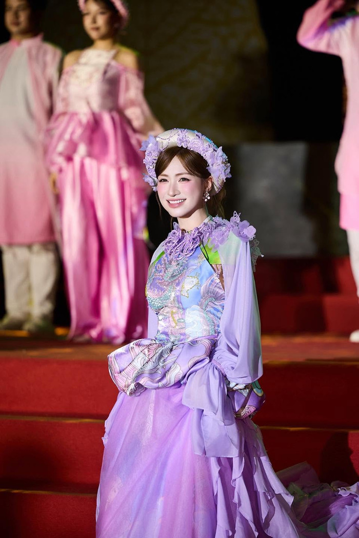 Công chúng đang chờ đợi những dự án, sản phẩm tiếp theo của Hòa Minzy trong thời gian sắp tới. Ảnh: FBNV
