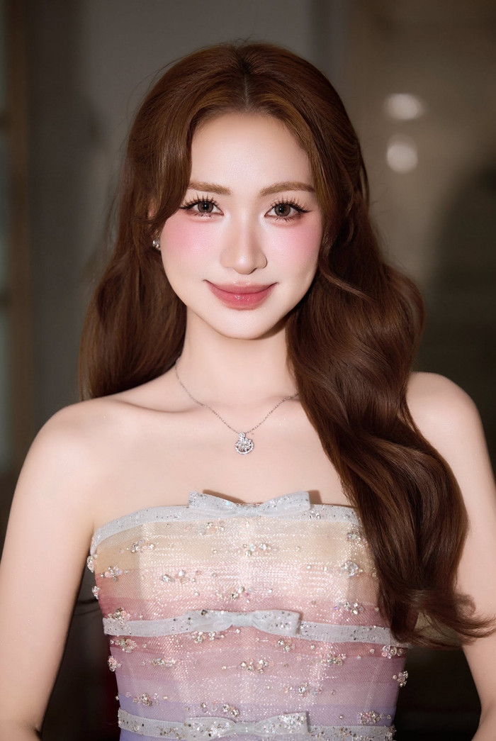 Nhiều khán giả đã gửi lời chúc mừng đến Hòa Minzy. Ảnh: FBNV