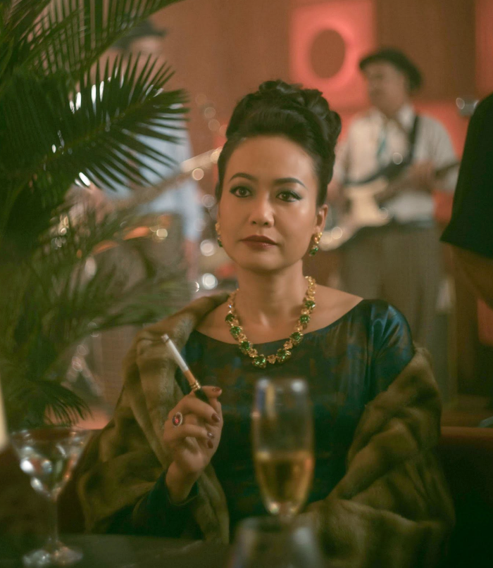 Madame Sắc (Hồng Ánh) là bà chủ vũ trường Kim Đô giàu có, quyền lực và đầy mưu lược.&nbsp;