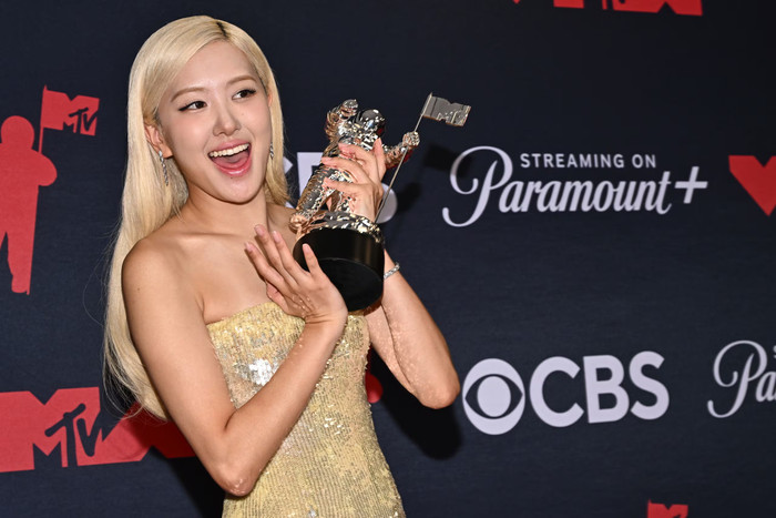 Rosé lập kỳ tích chưa từng có, bước vào hàng ngũ ngôi sao nhạc pop có sức ảnh hưởng nhất hiện nay Ảnh 5