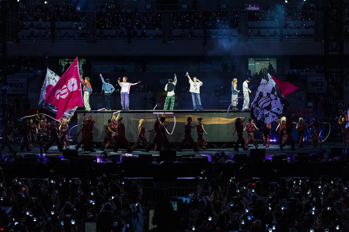 BTS tiếp tục lập kỷ lục, world tour mở rộng lên 88 đêm diễn vì sức hút quá lớn Ảnh 2
