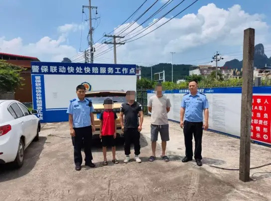 Cậu bé 12 tuổi lái xe ô tô trên đường cao tốc suốt 6 tiếng, câu trả lời khi bị phát hiện gây xôn xao Ảnh 3