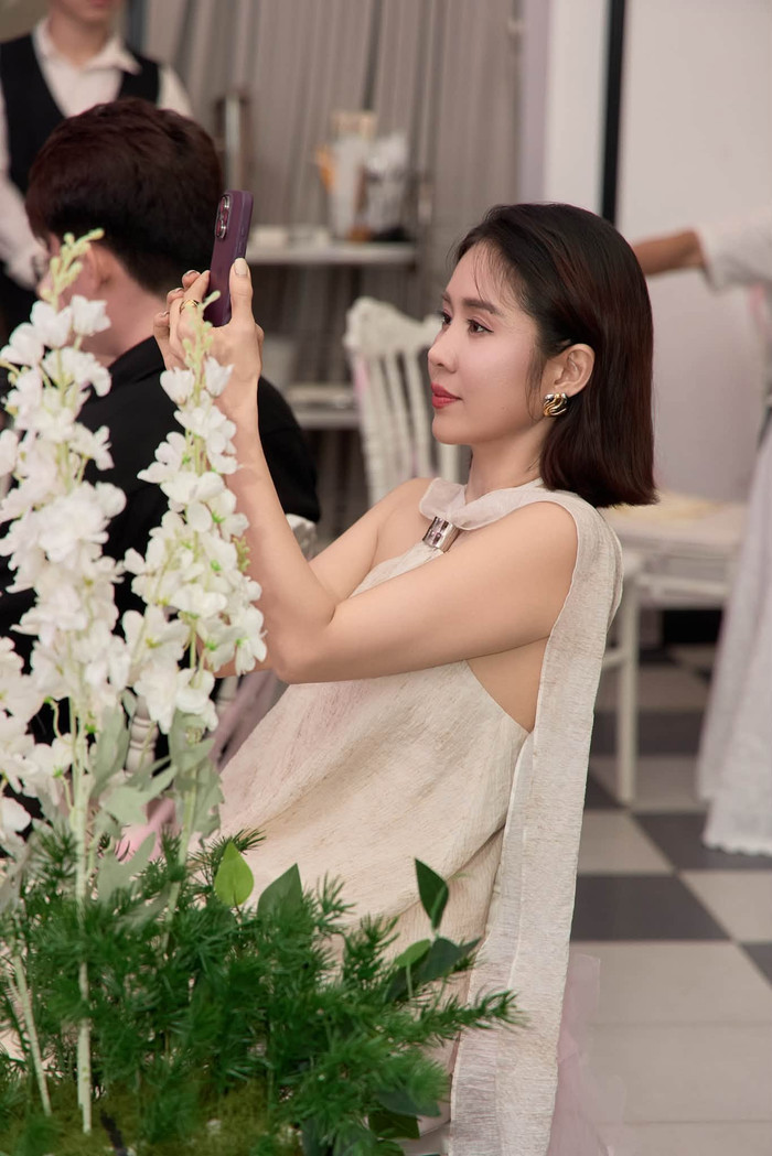Lê Phương được khen ngày càng trẻ trung, tươi tắn hơn so với tuổi thật. Ảnh: FBNV