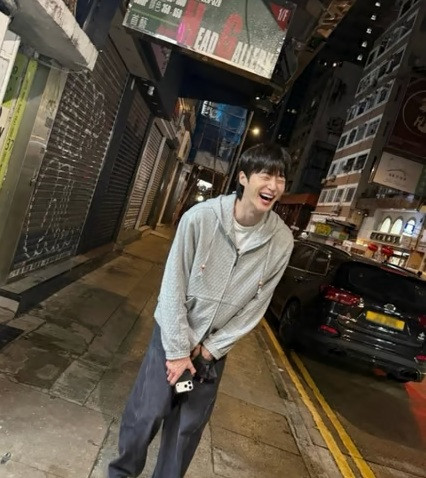 Byeon Woo Seok khoe vẻ ngoài chuẩn nam thần khi đến Hong Kong Ảnh 2