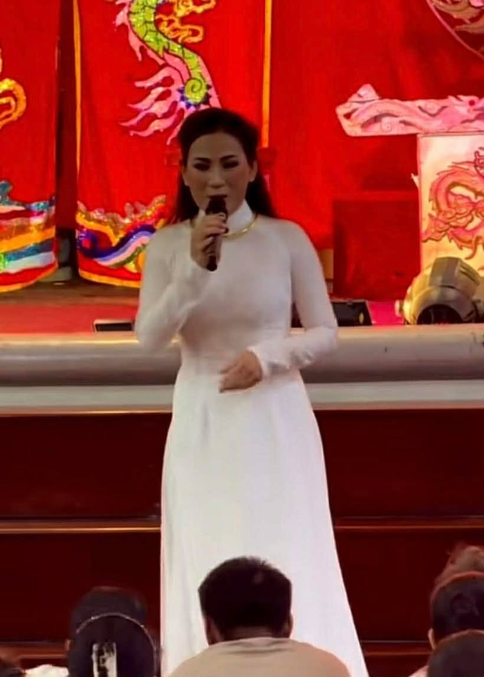 Nữ ca sĩ Việt giống Phi Nhung như đúc khiến khán giả 'nổi da gà' Ảnh 3