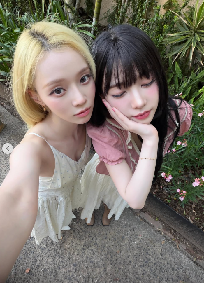 Winter còn chia sẻ ảnh selfie chụp cùng Karina.