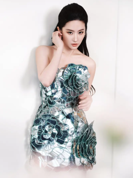 Vóc dáng thanh mảnh của Lưu Diệc Phi nhận được nhiều lời khen từ người hâm mộ. Ảnh: Sohu