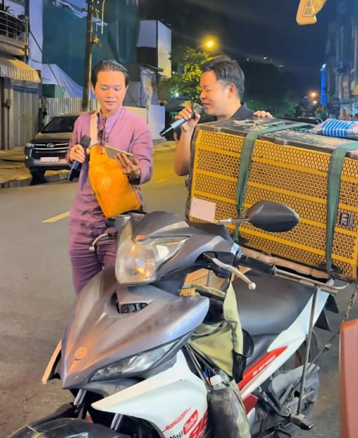 Nam ca sĩ Việt sang Mỹ định cư, về nước đi hát kẹo kéo gây xôn xao Ảnh 1