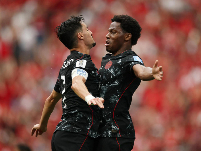 Jonathan David trở thành cái tên tiếp theo lập hat-trick ở World Cup 2026, góp công lớn giúp Canada đè bẹp Qatar với tỷ số 6-0. Ảnh: FIFA