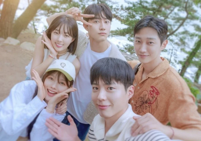 Dàn diễn viên bộ phim Love in the Moonlight ngoài đời thực (Nguồn: Allkpop)