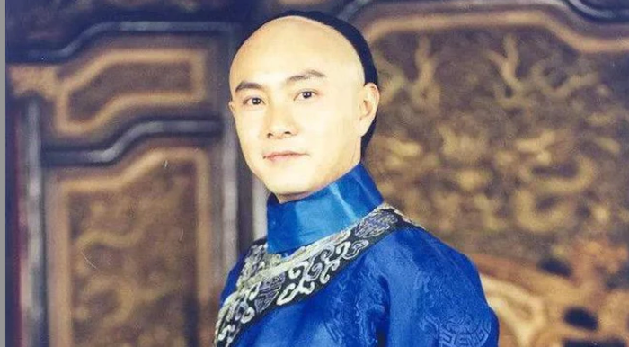 Không dựa vào thanh kiếm hay nội lực, Vi Tiểu Bảo chinh phục mọi thử thách bằng trí thông minh.