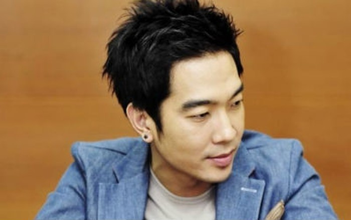 Go Young Wook từng là thành viên của nhóm nhạc Roo'ra đình đám một thời.