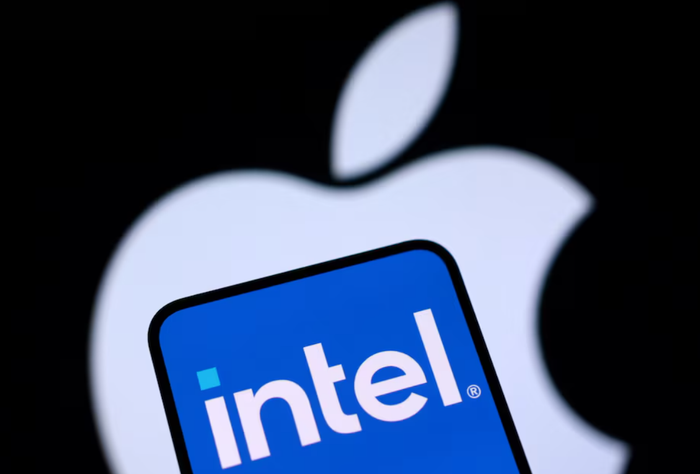 Ông Trump tiết lộ thỏa thuận mới giữa Apple và Intel. Ảnh: Reuters