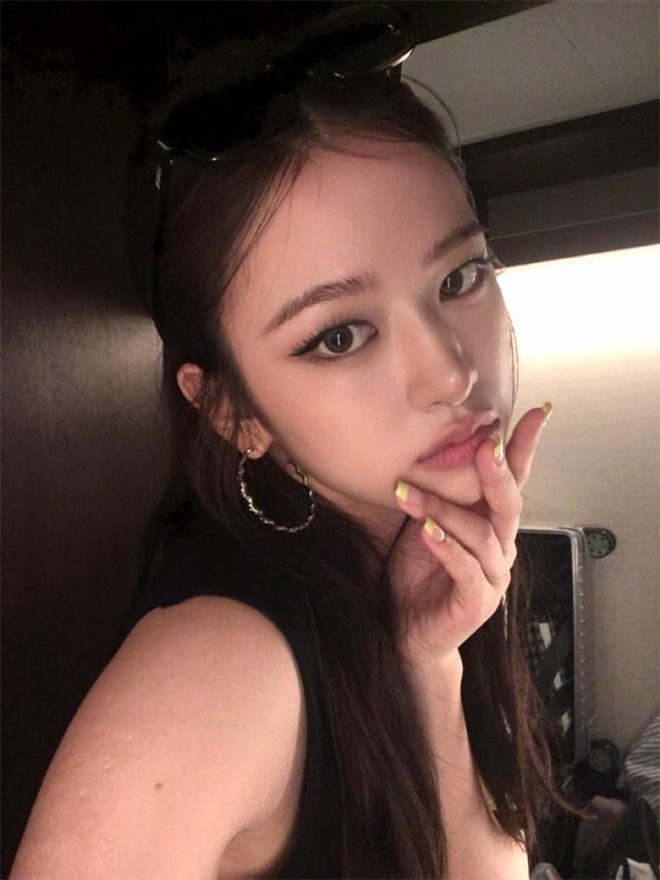 Ahn Yu Jin (IVE) khoe nhan sắc nổi bật.