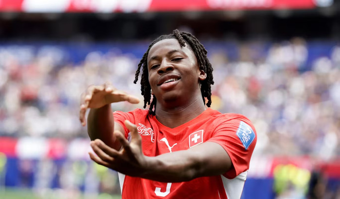 Tiền vệ trẻ Johan Manzambi chia sẻ với FIFA rằng anh đang sống trong giấc mơ thời thơ ấu sau khi tỏa sáng với cú đúp bàn thắng, góp công lớn giúp tuyển Thụy Sĩ giành chiến thắng tại World Cup 2026. Ảnh: FIFA