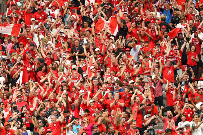 Niềm vui của người hâm mộ Canada. Ảnh: FIFA