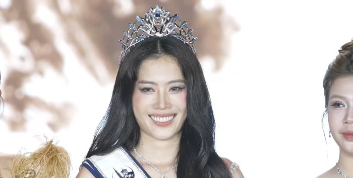 Nam Em giành danh hiệu Á khôi 1.